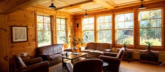 Remote Lakeshore Cabin, Canoes/Kayaks, Kitchenette, Shared Bathroom and Sauna
