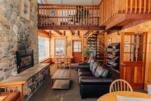 Interior - Room, Double Bed, Shared Bathrooms (Jackson)