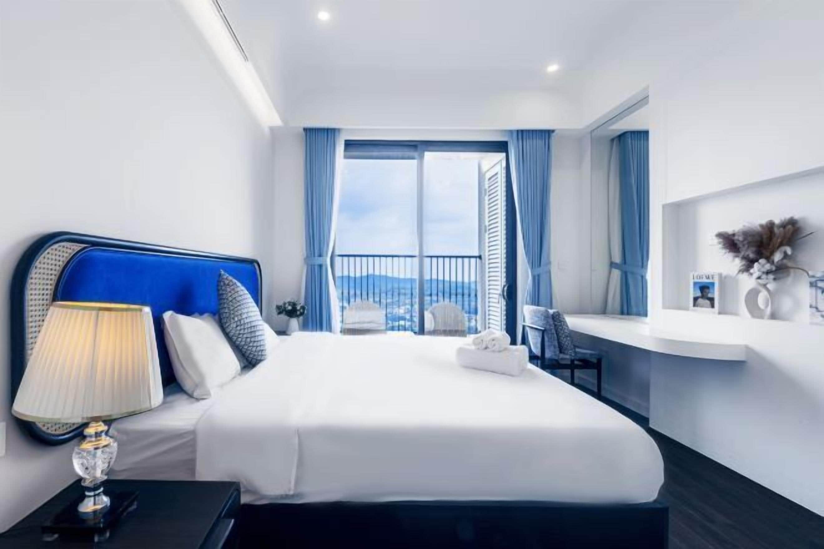 Hypo-allergenic bedding, desk, soundproofing, free WiFi