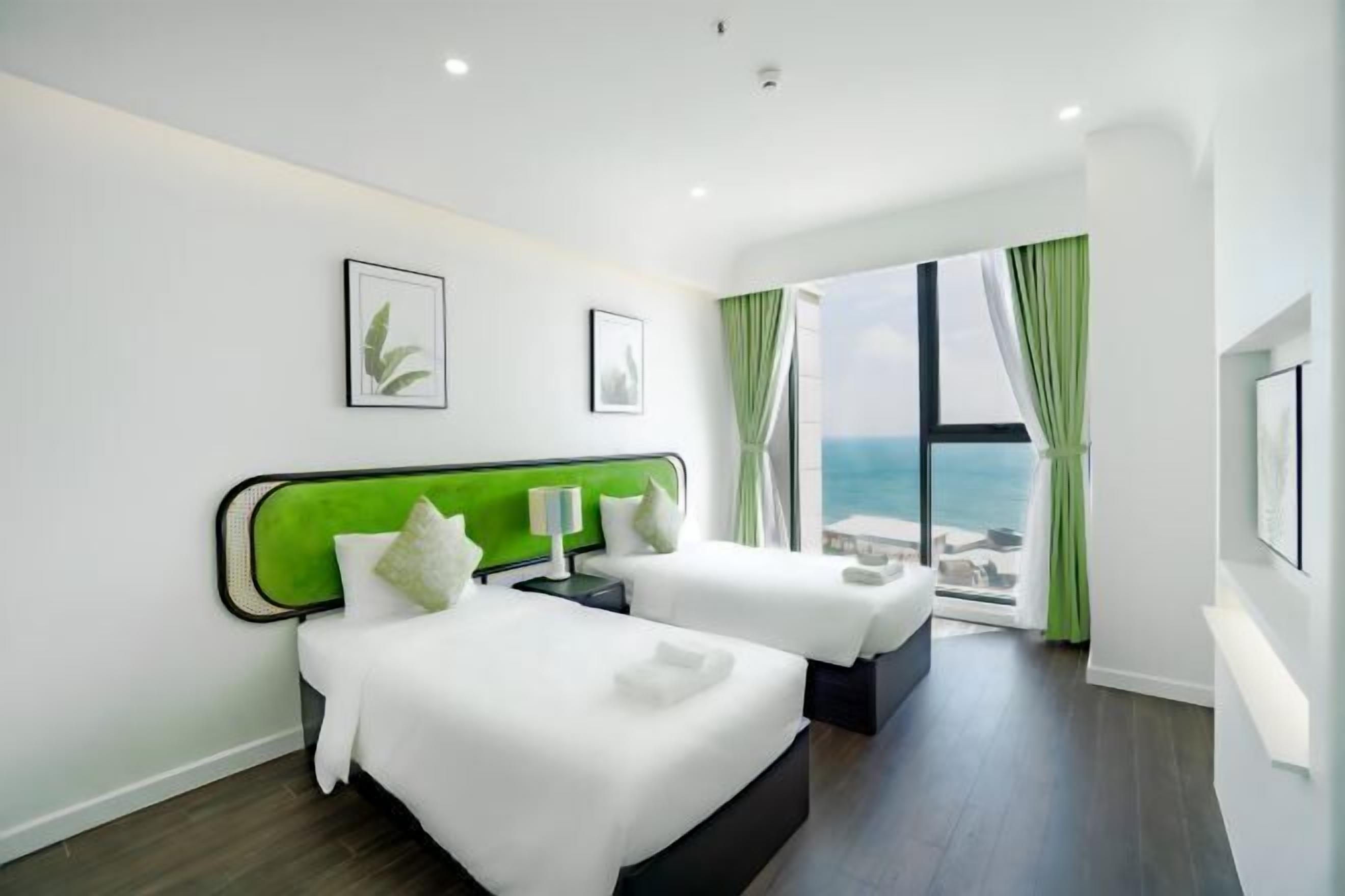 Hypo-allergenic bedding, desk, soundproofing, free WiFi