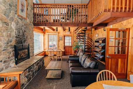 Interior. Boutique Hotel Room, King, 2 Bunks, Shared Bathrooms