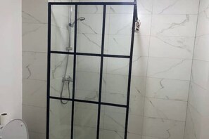 淋浴設備、風筒、提供毛巾、番梘