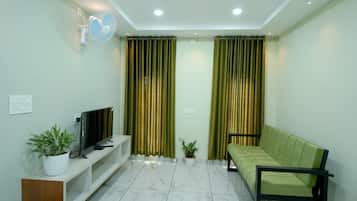 Suite, 2 Bedrooms | Living area