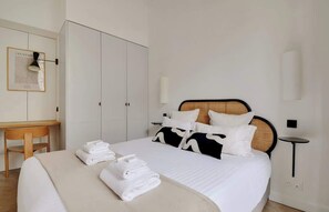 1 bedroom, iron/ironing board, travel cot, WiFi - A Modern Stylish 1-BR Apartment in Opéra (Paris)