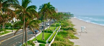 Boutique condo w/ beach steps & Worth Ave walk