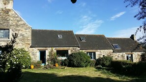 Exterior - Gîte des Hortensias - Old farmhouse - Sea view (Carantec)