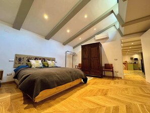 1 Schlafzimmer, Schreibtisch, Bügeleisen/Bügelbrett, Reisekinderbett