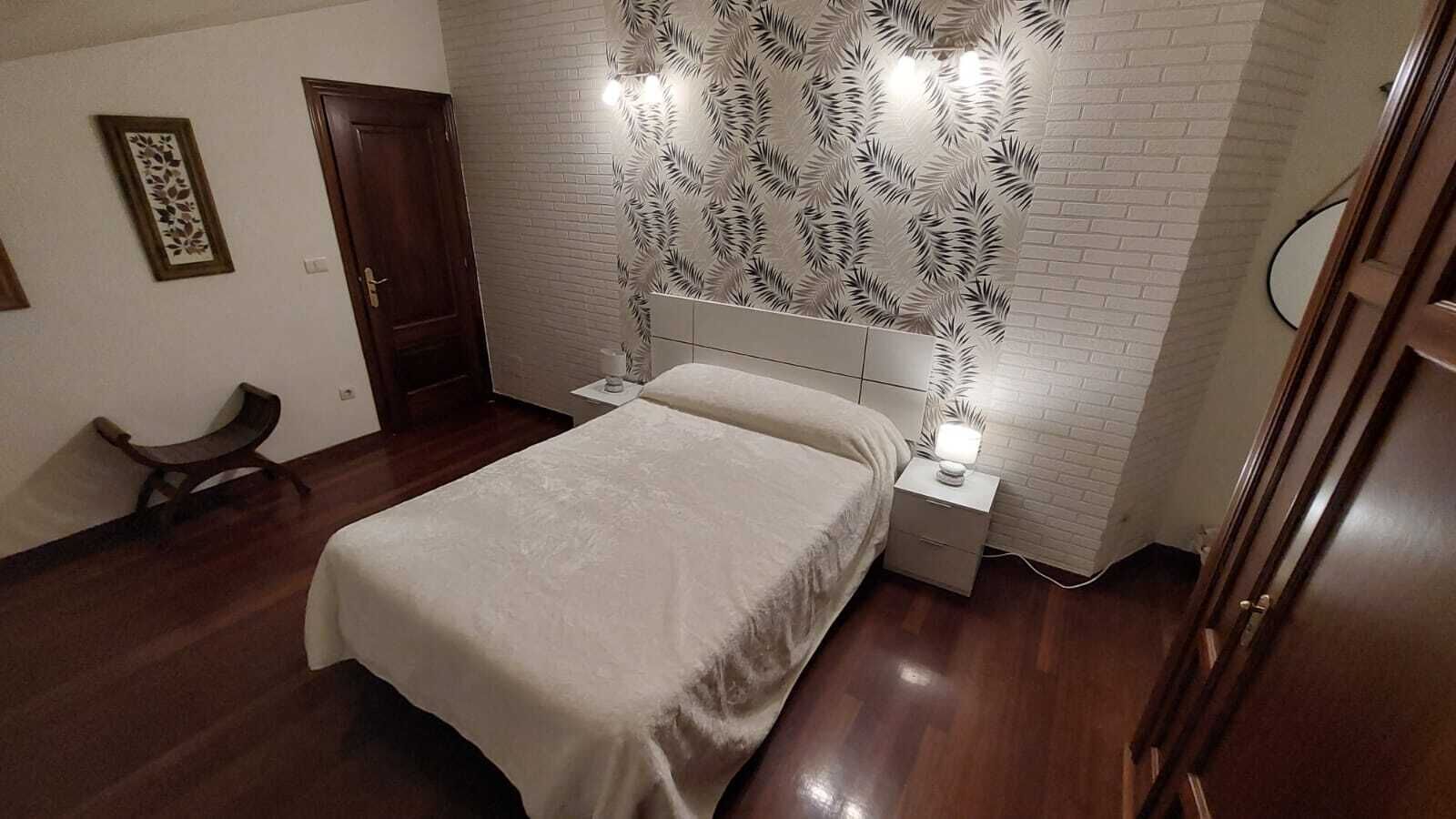 2 slaapkamers, een strijkplank/strijkijzer, beddengoed