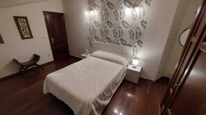 2 Schlafzimmer, Bügeleisen/Bügelbrett, Bettwäsche