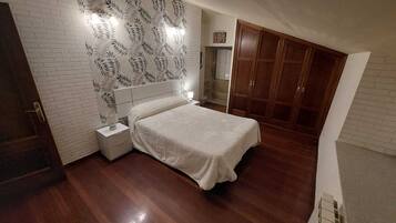 2 chambres, fer et planche Ă repasser, draps fournis