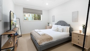 3 bedrooms, desk, iron/ironing board, travel crib