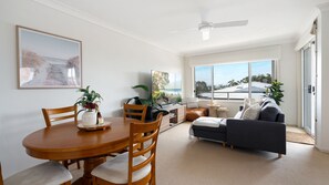 Smart TV, offices - Villa Biser – comfortable villa close to local beaches (Vincentia)