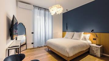 1 camera, una scrivania, ferro/asse da stiro, culla da viaggio