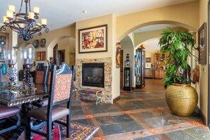 Dining - Pool, Hot Tubs, Views - Castillo de Windsor (San Diego)