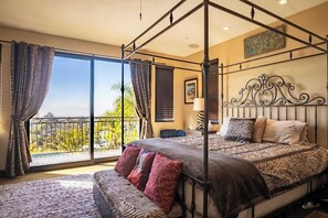 4 slaapkamers, een bureau, een strijkplank/strijkijzer, gratis wifi