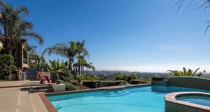 King Suite + Views & Pool | Royal Retreat