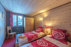 5 bedrooms, desk, iron/ironing board, travel crib - Chalet Alpe 1850 Two-Alpe d'Huez 1850 M-12P -Jacuzzi-Sauna-50m Slope and center (ALPE D'HUEZ)