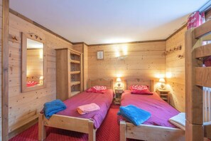 5 bedrooms, desk, iron/ironing board, travel cot