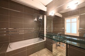 Shower, hair dryer, towels - Villa Mer -50 m from the Sea-Swimming Pool Cff- 12 to 14 P,Enclosed Garden-Quiet (Sainte-Marie-de-Ré)