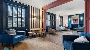 Talo (Multiple Bedrooms) | Sisätilat