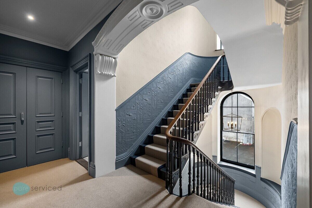 المنشأة من الداخل