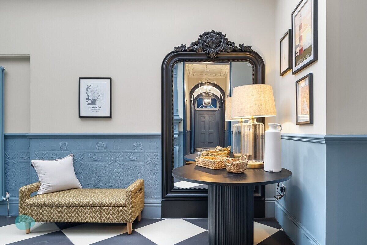 المنشأة من الداخل