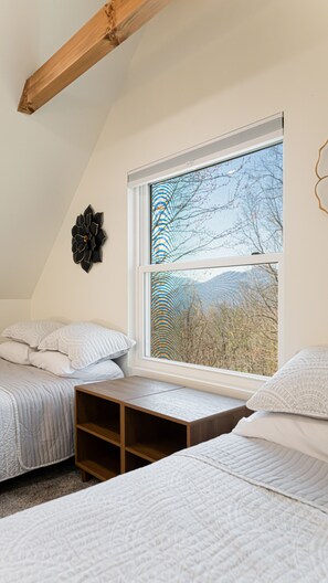 4 bedrooms, desk, iron/ironing board, free WiFi