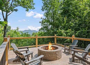Property grounds - Modern Mountain House with Amazing Views + Hot Tub (Waynesville)