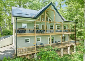 Exterior - Modern Mountain House with Amazing Views + Hot Tub (Waynesville)
