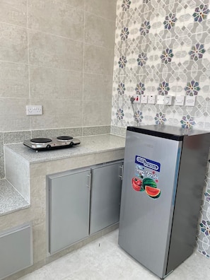 Deluxe Apartment | Private kitchen | Shared fridge - SUNSET HOTEL (Al Amarat)