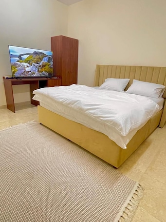 标准双人房或双床房 | 高档床上用品、加厚床垫、免费 WiFi、床单