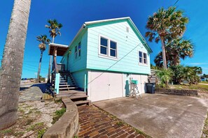 Exterior - Coastal Cottage, Sandy Backyard & Steps to Beach (St. Augustine)