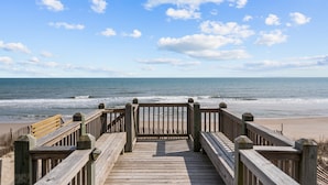 På stranden