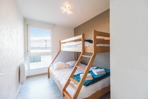 2 bedrooms, bed sheets