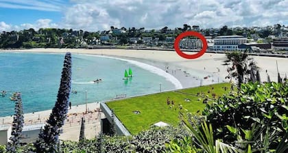 Grande terrasse vue sur la plage de Trestraou