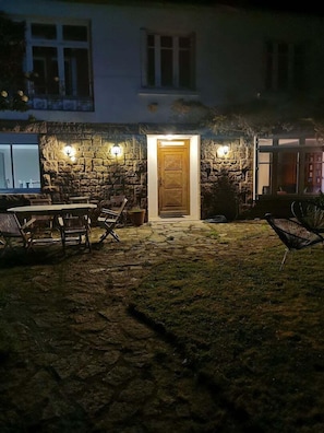 Outdoor dining - House 8 people garden city center 15 min from beac (Lannion)