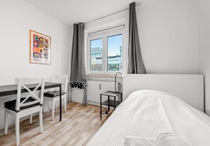 4 habitaciones, escritorio, tabla de planchar con plancha y wifi gratis 