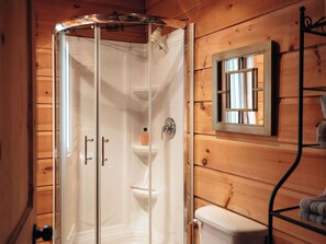Dusche, Handtücher, Shampoo