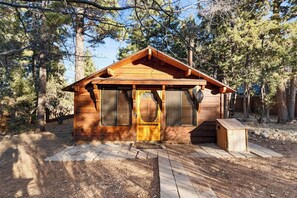 Front of property - Charming Mountain Getaway (Sugarloaf)