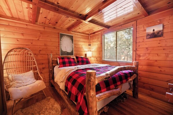 Family House, 1 Bedroom, Non Smoking, Kitchen | 1 bedroom, individually decorated, individually furnished, free WiFi - Charming Mountain Getaway (Sugarloaf)