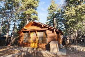 Front of property - Charming Mountain Getaway (Sugarloaf)