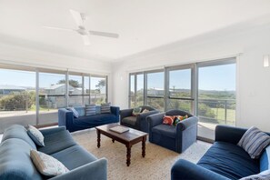 Fernseher, Tischfußball