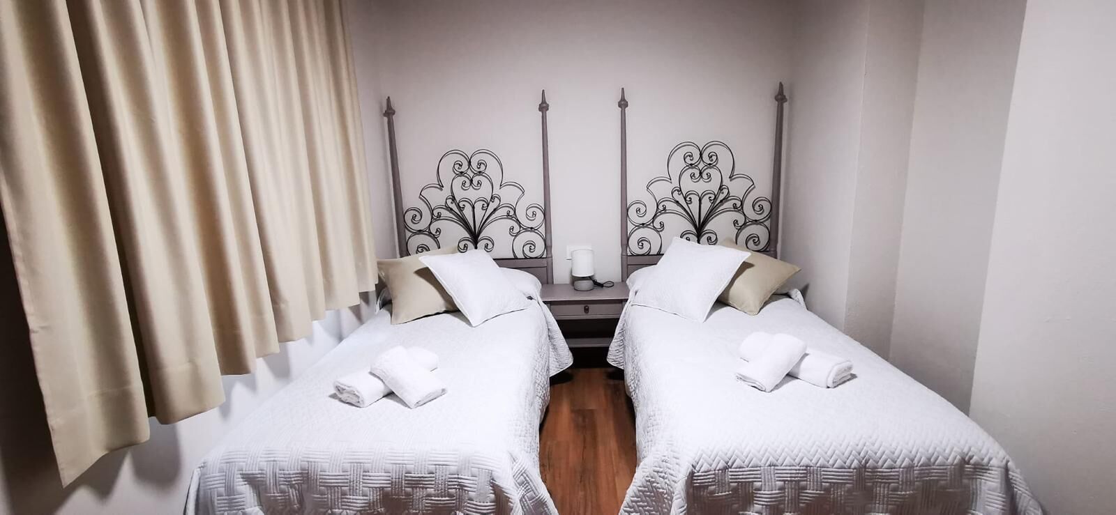 6 chambres, fer et planche à repasser, Wi-Fi gratuit, draps fournis