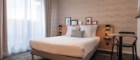 In-room safe, laptop workspace, iron/ironing board, free WiFi