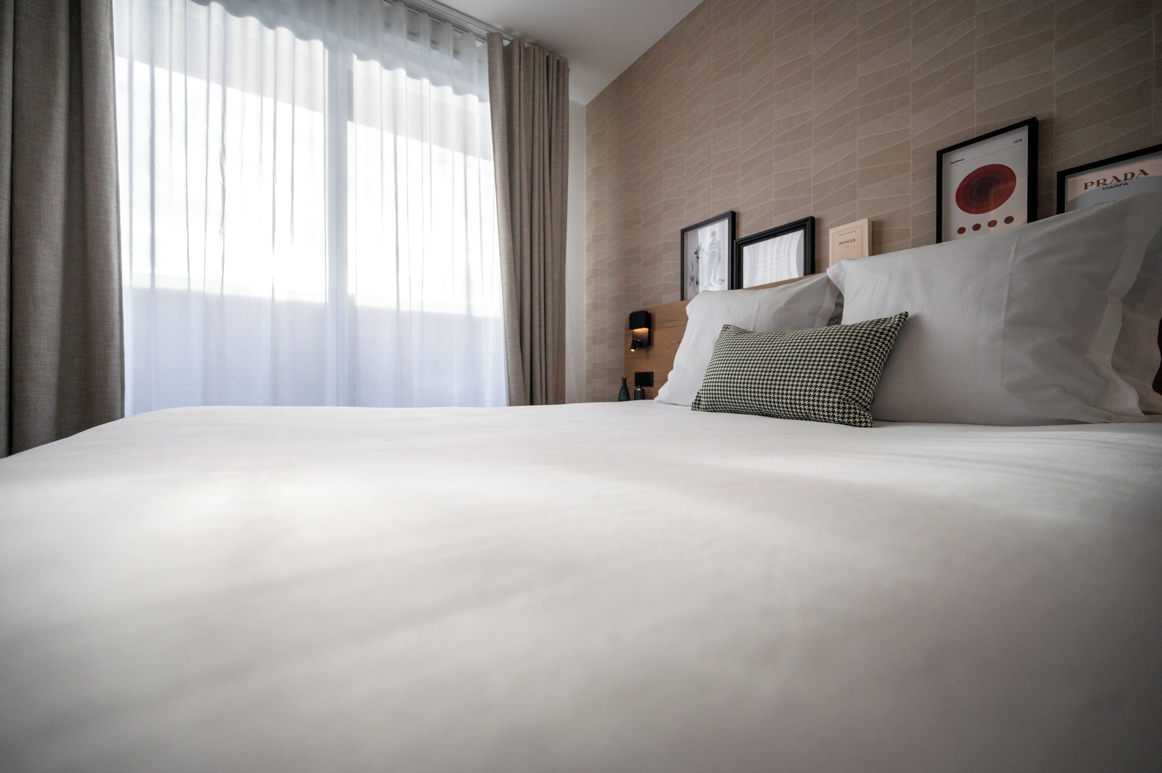 In-room safe, laptop workspace, iron/ironing board, free WiFi