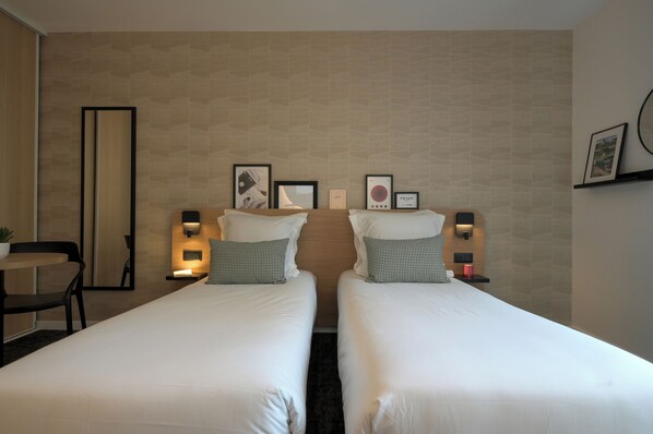 Standard Studio | In-room safe, laptop workspace, iron/ironing board, free WiFi