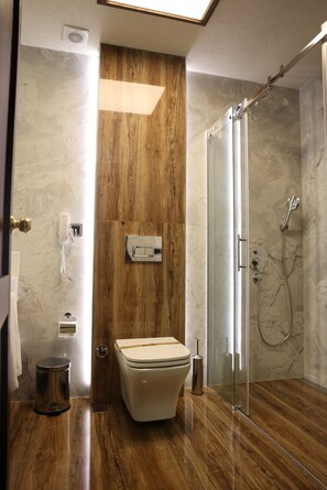 Standard-Doppelzimmer, Stadtblick | Badezimmer