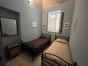 2 bedrooms, WiFi, bed sheets - Donna Maria Camere Aereoporto Di Palermo Falcone e Borsellino - Cinisi (Cinisi)