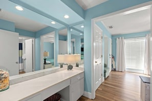 Shower, hair dryer, towels, toilet paper - Anchors Up *Heated Pool & Private Beach Access* (Destin)