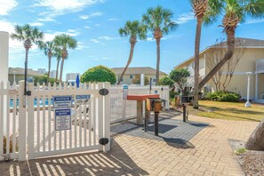Property grounds - Anchors Up *Heated Pool & Private Beach Access* (Destin)